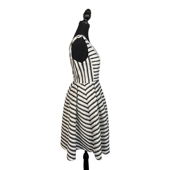 Nwt Ark & Co Women Black/White Stripe V Neck Sleeveless Fit & Flare Dress Small - Picture 5 of 6
